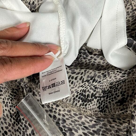 VENUS Animal Print Romper Size 16 V-Neck button Closure Tie Straps Elastic Waist - Picture 9 of 10